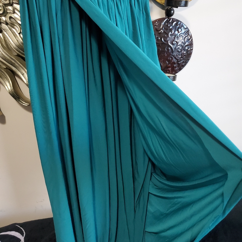 BCBG DRESS. - Picture 3 of 9